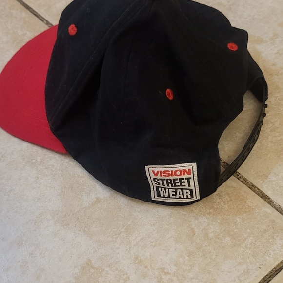 FREE cap black and red - Picture 2 of 4